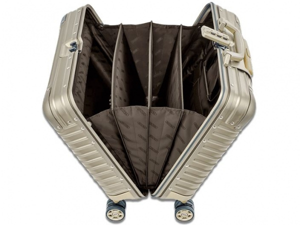 RIMOWA Topas Titanium Business MW 923.40.03.4.0.2