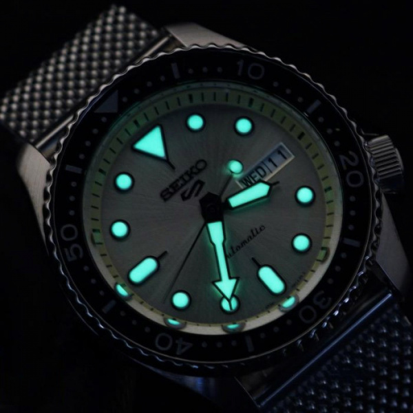 Seiko 5 Sports SRPE75K1